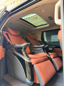 Thuê Xe Kia Carnival TPHCM Đi City Tour Đánh Golf 