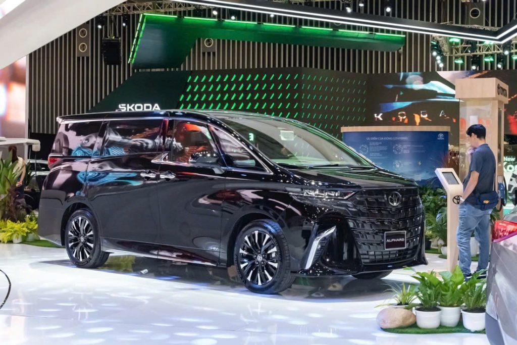 Thuê Xe Toyota Alphard Tại Bình Dương
