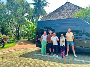 Thuê Xe Limousine 9 Chỗ Tại TPHCM Đi Vĩnh Long