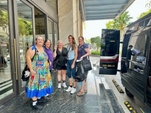 Thuê Xe Limousine 9 Chỗ Tại Bình Dương Đi Sân Bay Tân Sơn Nhất